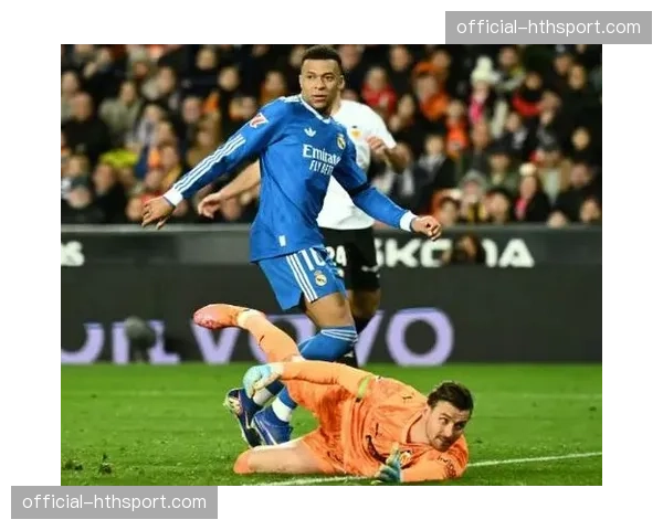 加的斯0-0闷平瓦伦西亚,双方门将发挥神勇 加的斯0-0闷平瓦伦西亚,双方门将发挥神勇