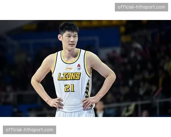 胡金秋轻微脚踝扭伤，预计缺席半决赛前两场